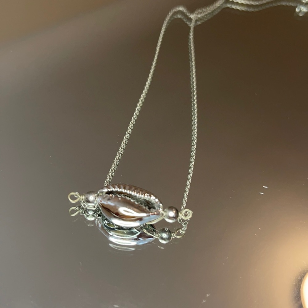 Silver shell necklace! New! Super cute